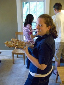 sally-serving-pizza-at-the-wine-party-2