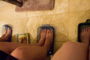 soaking-feet-in-lemon-juice soaking-feet-in-lemon-juice